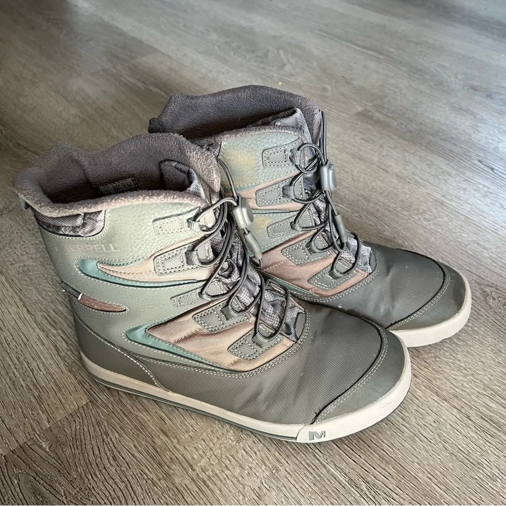 Merrell women’s waterproof boots size 7‎